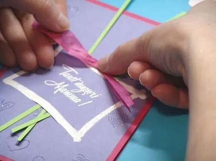 Fa-o carte poștală cu mâinile pentru mama Fa-o carte poștală cu mâinile pentru mama