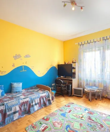 Vopsiti peretii in doua culori Vopsiti peretii in doua culori