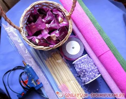 Cosuri de dulciuri cu mâinile sale Cosuri de dulciuri cu mâinile sale