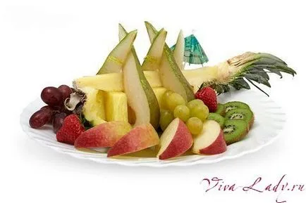 Cât de frumos tăiate de fructe pe masa Cât de frumos tăiate de fructe pe masa