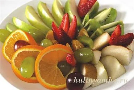 Cât de frumos tăiate de fructe pe masa Cât de frumos tăiate de fructe pe masa