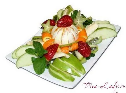 Cât de frumos tăiate de fructe pe masa Cât de frumos tăiate de fructe pe masa