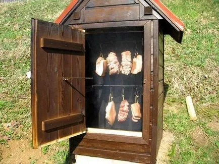 Smokehouse afumat desenele sale mâini