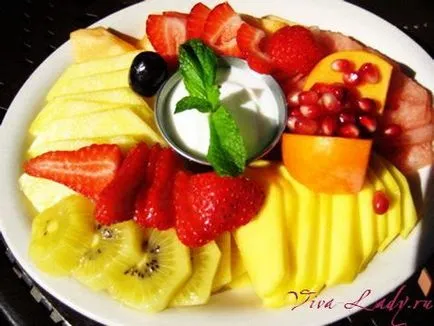 Cât de frumos tăiate de fructe pe masa Cât de frumos tăiate de fructe pe masa