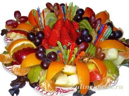 Cât de frumos tăiate de fructe pe masa Cât de frumos tăiate de fructe pe masa