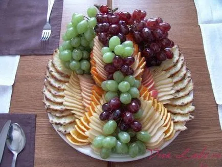 Cât de frumos tăiate de fructe pe masa Cât de frumos tăiate de fructe pe masa
