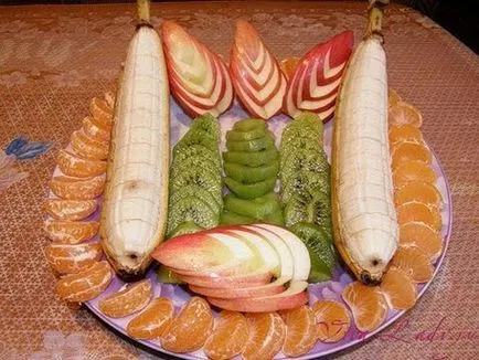 Cât de frumos tăiate de fructe pe masa Cât de frumos tăiate de fructe pe masa