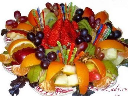 Cât de frumos tăiate de fructe pe masa Cât de frumos tăiate de fructe pe masa