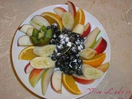 Cât de frumos tăiate de fructe pe masa Cât de frumos tăiate de fructe pe masa