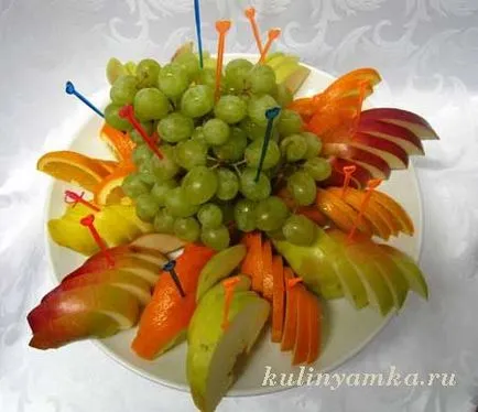 Cât de frumos tăiate de fructe pe masa Cât de frumos tăiate de fructe pe masa