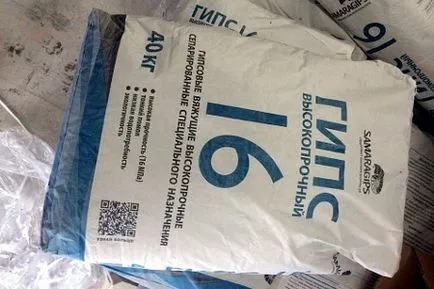 ipsos stuc cu mâinile