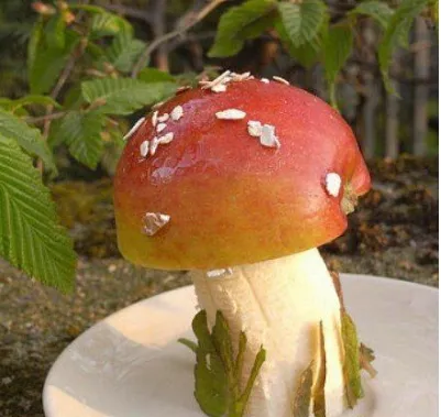 Cât de frumos tăiate de fructe pe masa Cât de frumos tăiate de fructe pe masa