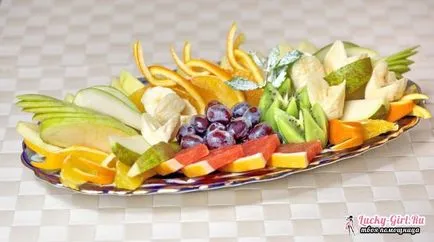 Cât de frumos tăiate de fructe pe masa