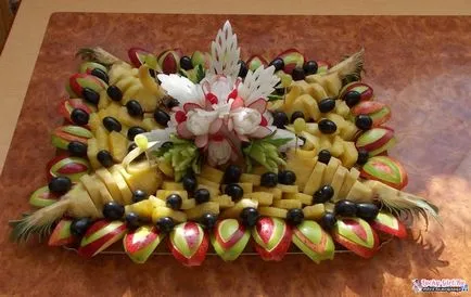 Cât de frumos tăiate de fructe pe masa