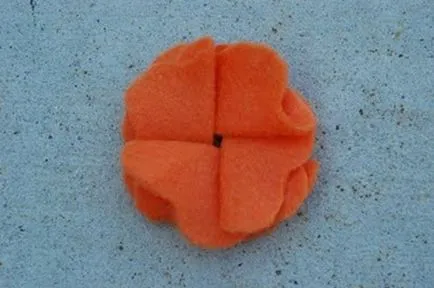 Ca de flori simțit