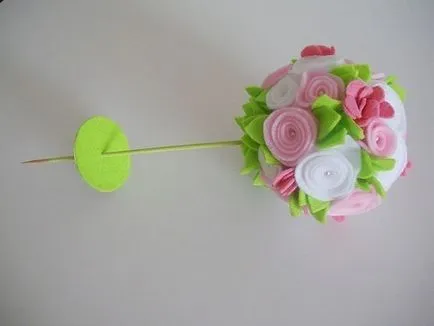 Ca de flori simțit