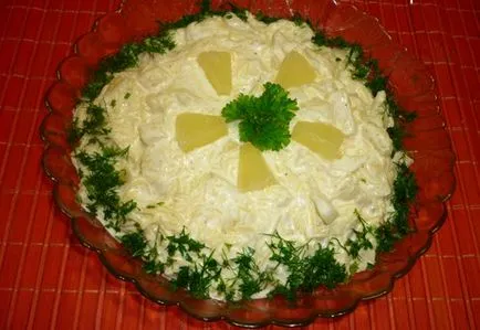 Salata cu carne de pui si nuci