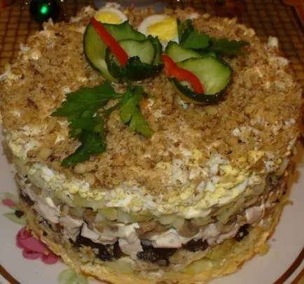 Salata cu carne de pui si nuci