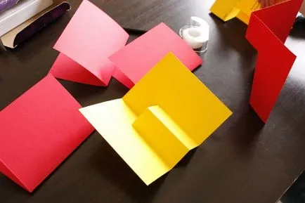 Fa-o carte poștală cu mâinile pentru mama