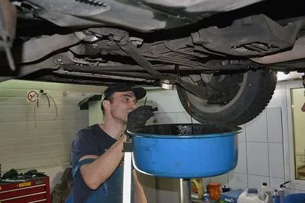 Cum se schimbă uleiul în mașină