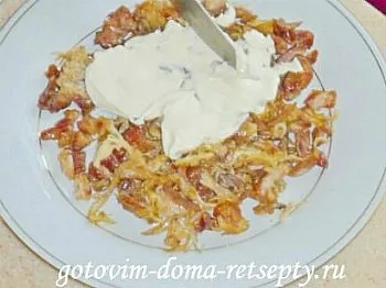 Salata cu carne de pui si nuci Salata cu carne de pui si nuci