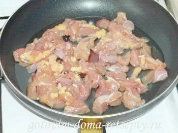 Salata cu carne de pui si nuci Salata cu carne de pui si nuci