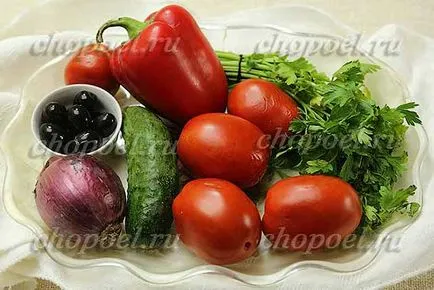 Salata cu ardei roșii și castraveți