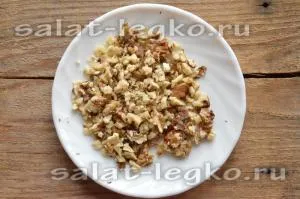Salata cu carne de pui si nuci Salata cu carne de pui si nuci
