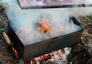 Smokehouse afumat desenele sale mâini