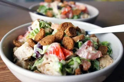 Salata cu carne de pui si nuci