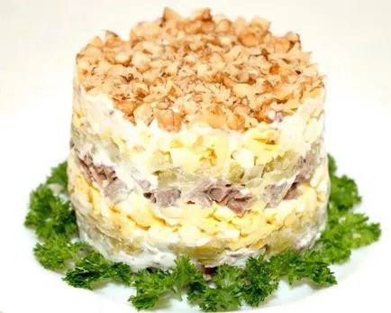 Salata cu carne de pui si nuci