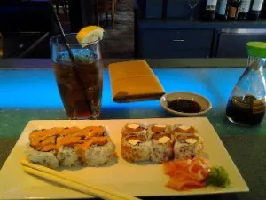 Cum să mănânce cu betisoarele pentru sushi Cum să mănânce cu betisoarele pentru sushi