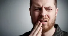 Din care frunzele rândul său, de culoare galbenă Din care frunzele rândul său, de culoare galbenă