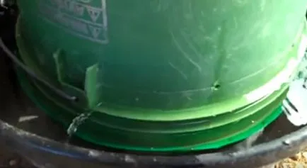 Adapatoare automat de pui cu mâinile lor, cum să facă, foto, video (cu mâinile) Adapatoare automat de pui cu mâinile lor, cum să facă, foto, video