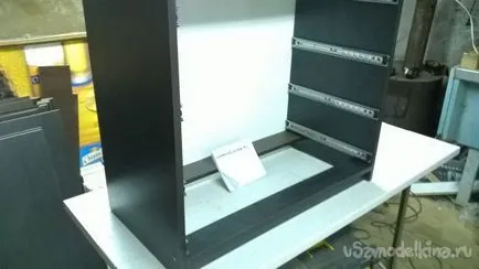 Lenjerie de piept de sertare cu mâinile lor