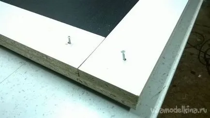 Lenjerie de piept de sertare cu mâinile lor