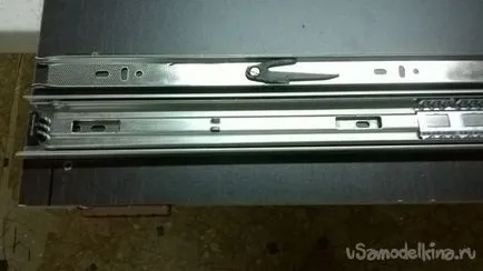 Lenjerie de piept de sertare cu mâinile lor