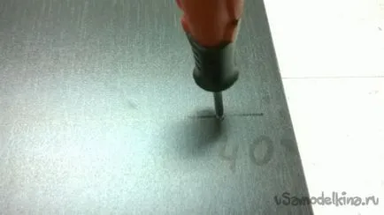 Lenjerie de piept de sertare cu mâinile lor