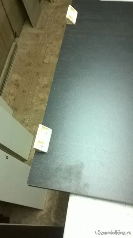 Lenjerie de piept de sertare cu mâinile lor