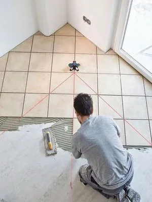 Finisare podea și terminând cu mâinile în fotografie casa, materiale, opțiuni de podele