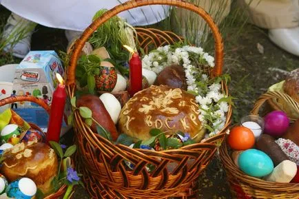 Ce fac oamenii în Paște în biserică, în dimineața, la cimitir, semnele (în dimineața) Ce fac oamenii în Paște în biserică, în dimineața, la cimitir, semne