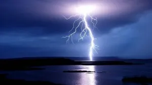 Ce este fulger în imagine și unde acest fenomen natural (fenomen fulger naturale) Ce este fulger în imagine și unde acest fenomen natural