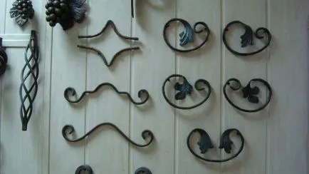 banc Cabana cu mâinile, portalul de construcție