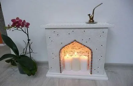 semineu decorativ cu mâinile