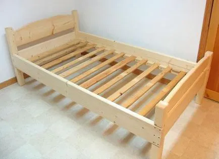 pat din lemn cu mâinile sale diagrame, desene (din lemn) pat din lemn cu mâinile sale diagrame, desene
