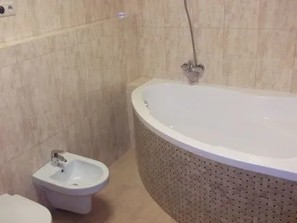 Design-ul de baie este foarte mic în dimensiuni (proiectare) Design-ul de baie este foarte mic în dimensiuni