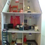 Acasă și mobilier pentru păpuși, o cutie de idei și ateliere