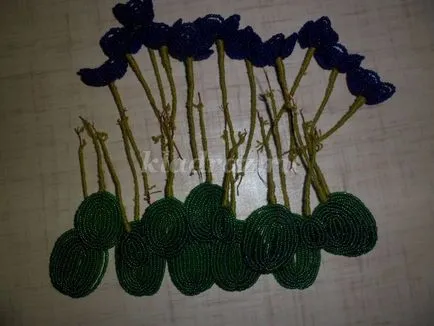 margele Violet cu mâinile