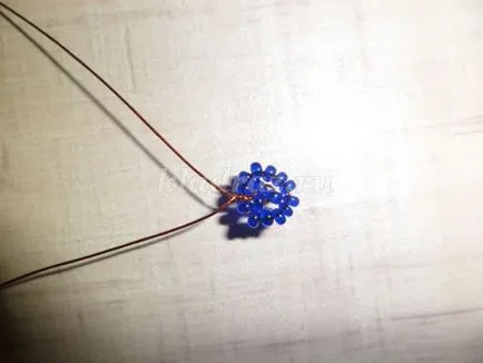 margele Violet cu mâinile