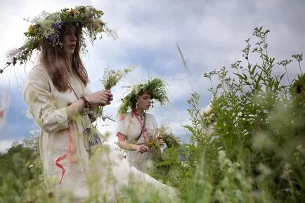 Ghicitul pe Ivan Kupala noapte in casa (Ivan) Ghicitul în noaptea de Ivan Kupala la domiciliu